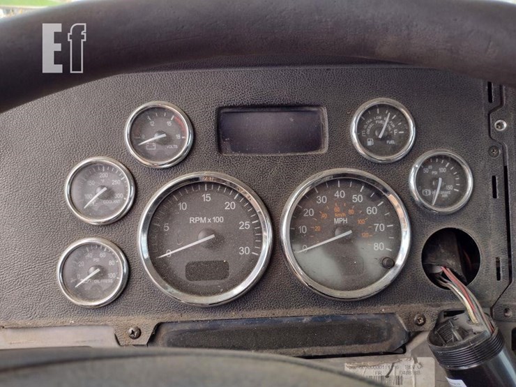 peterbilt-389-image-8