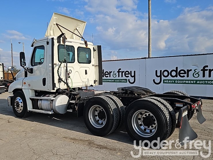 2019-freightliner-cascadia-125-image-4