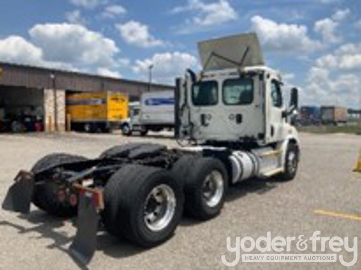 2017-freightliner-cascadia-113-image-4