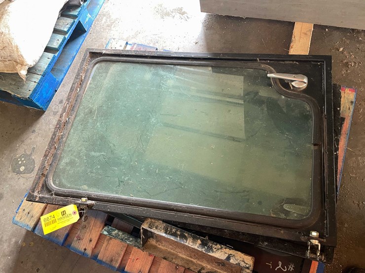case-75-xt-image-5