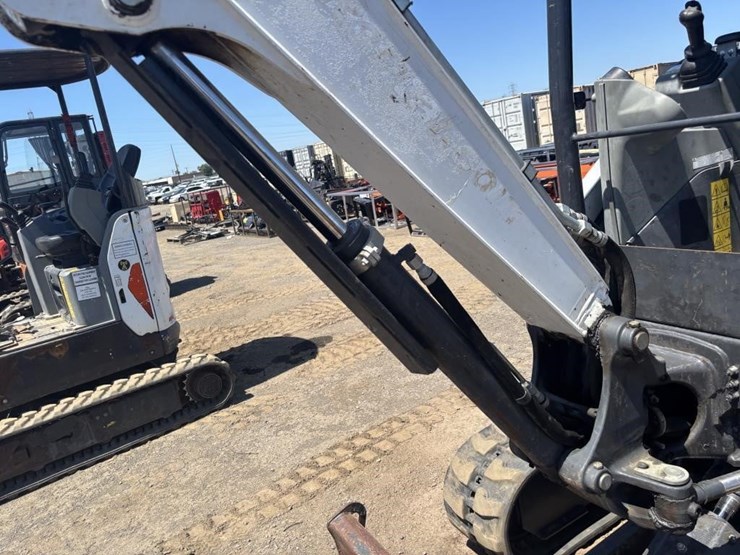 2021-bobcat-e26-image-15