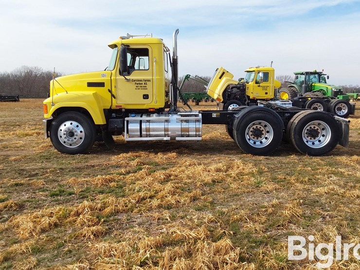 2015-mack-pinnacle-chu613-t/a-truck-tractor-image-8