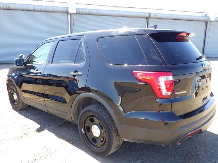 2017-ford-explorer-image-4