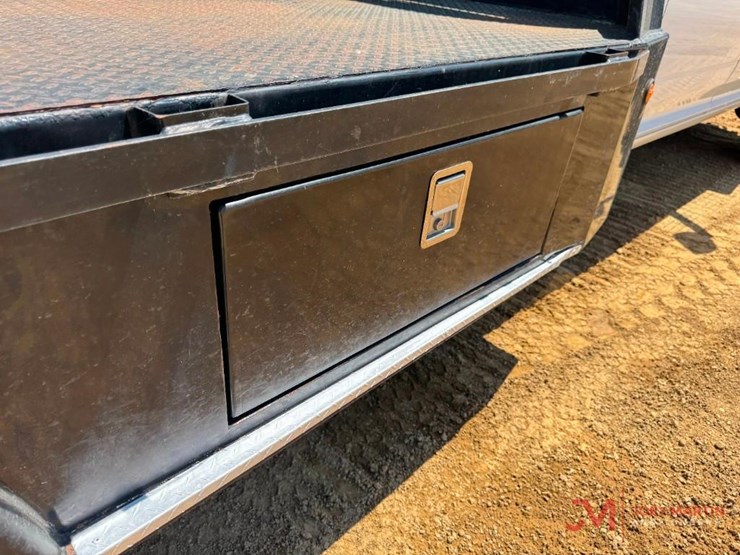 2014-ram-4500-heavy-duty-flatbed-truck-image-15