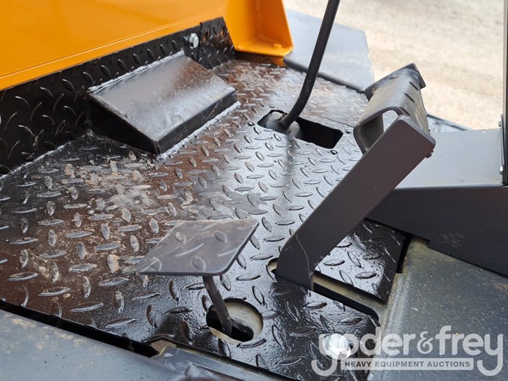 terex-6-ton-swivel-skip-dumper,-roll-bar-image-11
