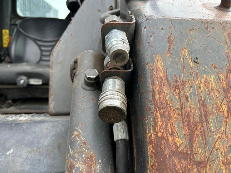 new-holland-l190-image-11