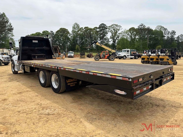 2019-peterbilt-348-image-3