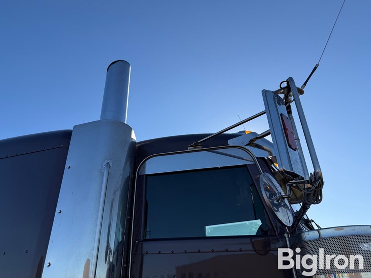 2010-peterbilt-388-image-18