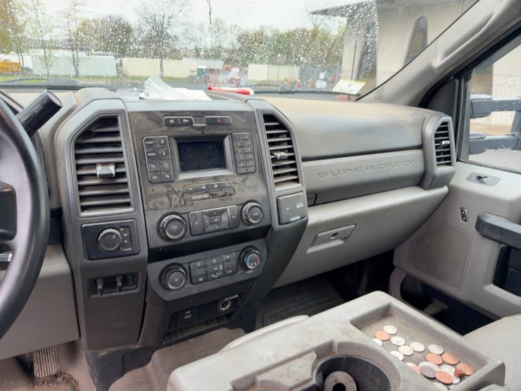 2021-ford-f550-xl-image-24