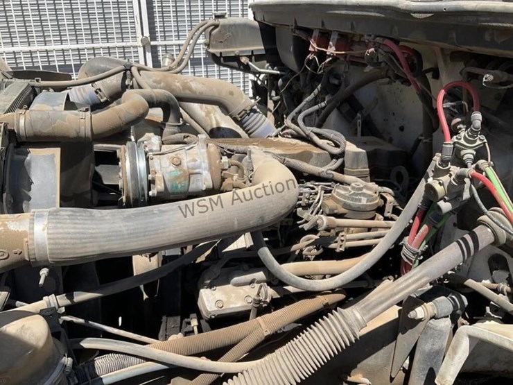 2003-freightliner-fl70-image-13