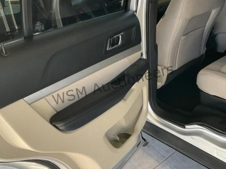 2018-ford-explorer-image-26