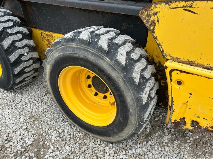 2023-new-holland-l320-image-16