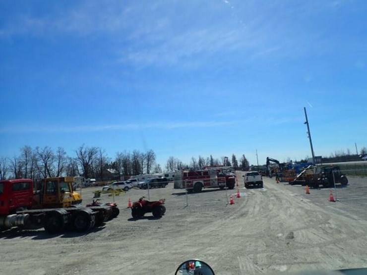 2012-caterpillar-ct660s-image-12