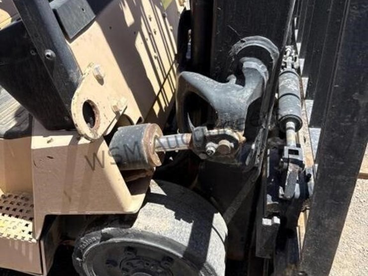 yale-gec080-forklift-image-12
