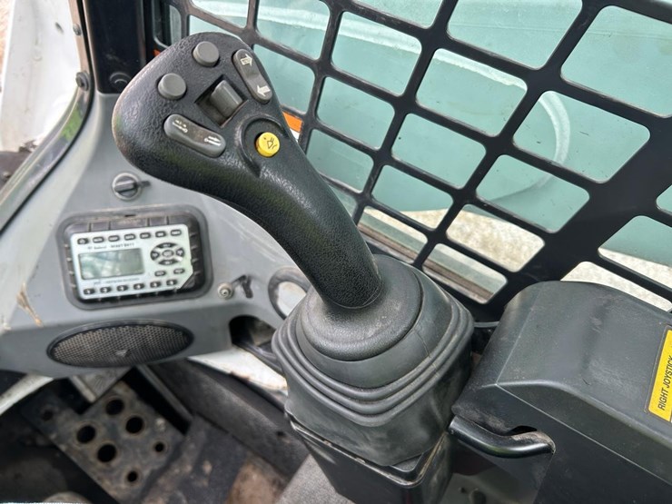 2017-bobcat-t870-image-26