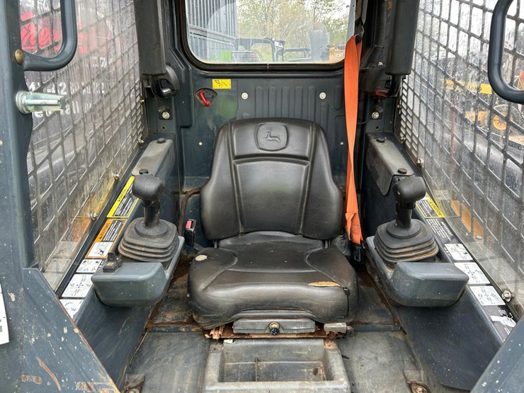 2019-deere-325g-image-18