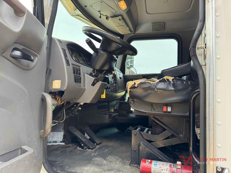 2019-peterbilt-348-image-22