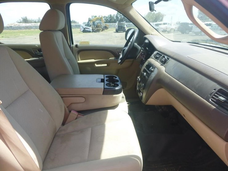 2014-chevrolet-tahoe-image-17