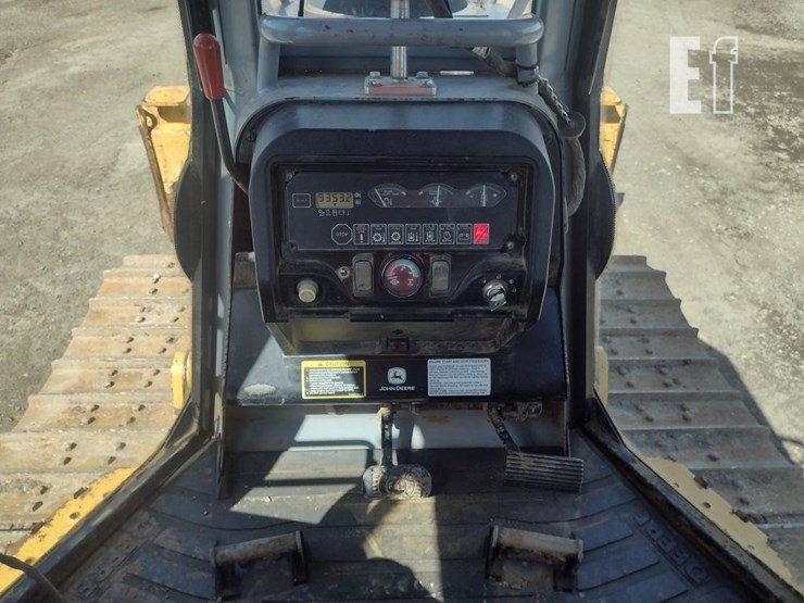 2004-deere-700h-image-7