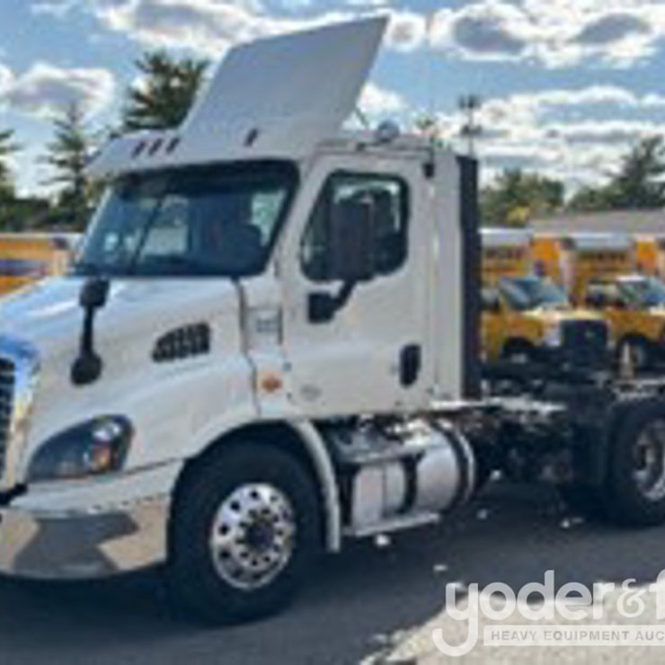 2017 FREIGHTLINER CASCADIA 113