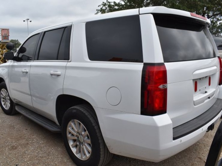 2018-chevrolet-tahoe-image-4