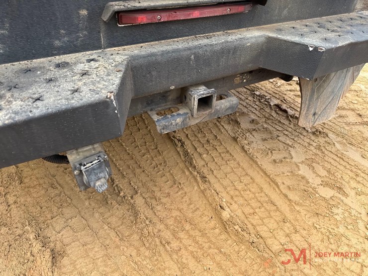 2017-chevrolet-3500-image-10