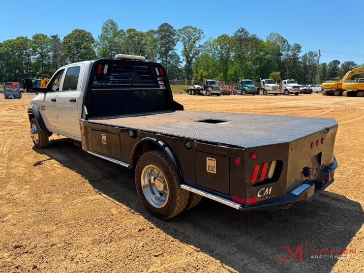 2014-ram-4500-heavy-duty-flatbed-truck-image-3