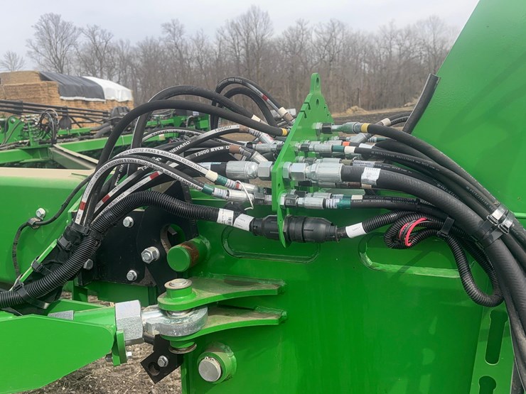 2024-john-deere-db66-image-37