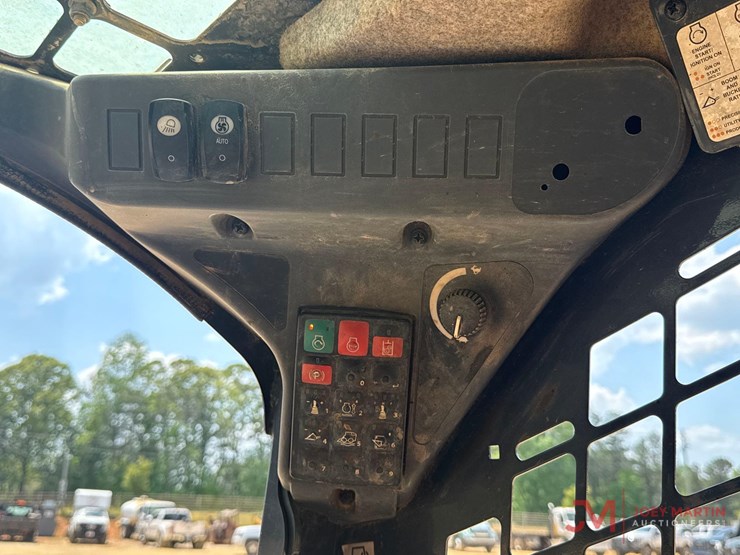 deere-331g-image-12