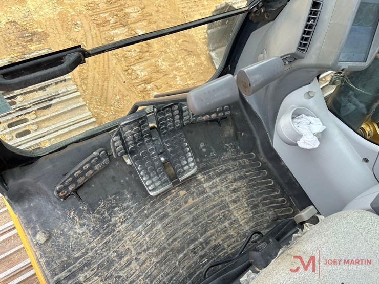 2021-deere-200g-image-20
