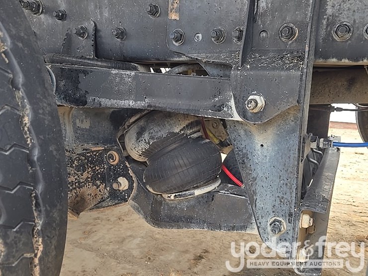 2019-freightliner-108sd-image-35