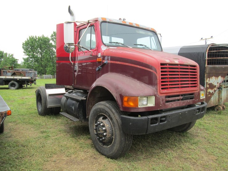 1993-international-8100-image-2