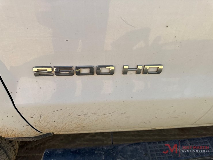 2018-chevrolet-silverado-2500-image-5
