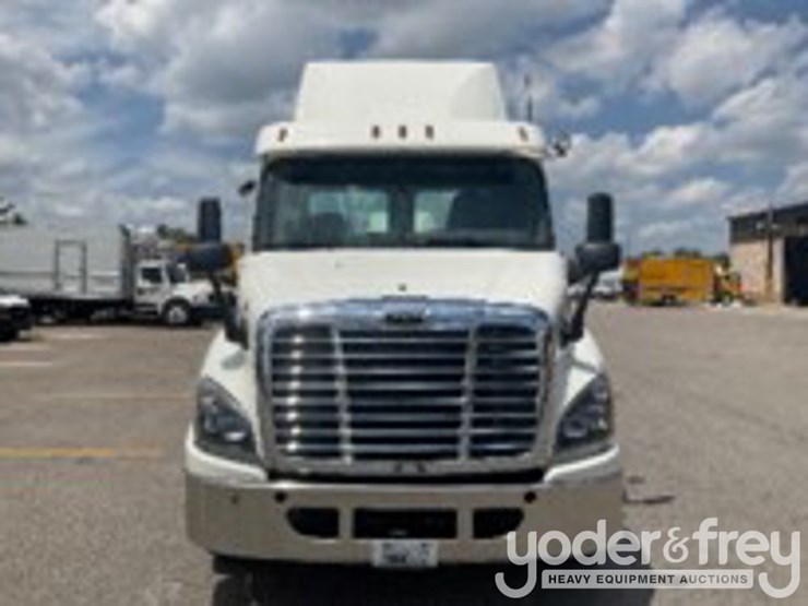 2017-freightliner-cascadia-113-image-7