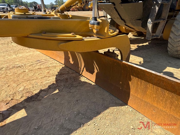 2021-caterpillar-120-image-7