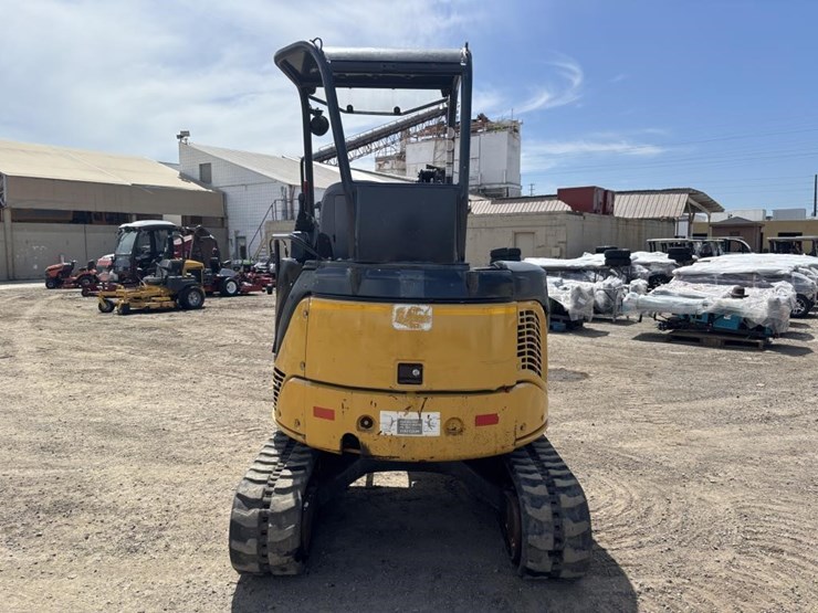 2006-deere-27d-image-8