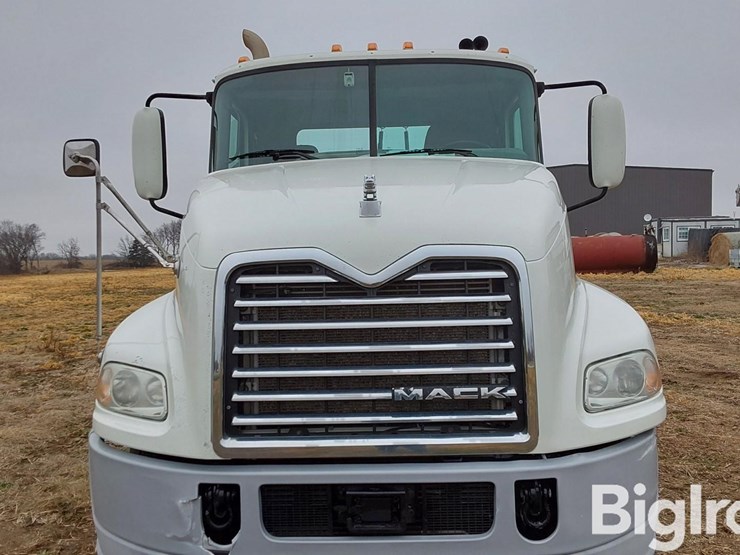 2015-mack-pinnacle-cxu613-t/a-truck-tractor-image-18