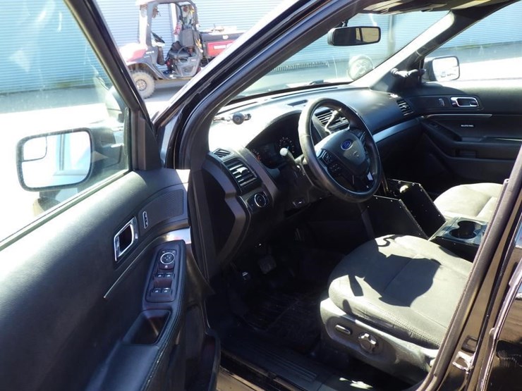2017-ford-explorer-image-5
