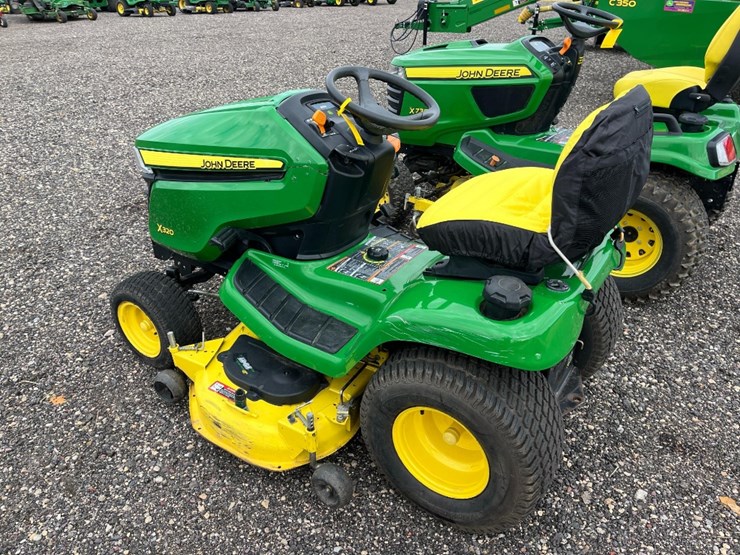 john-deere-x320-image-4