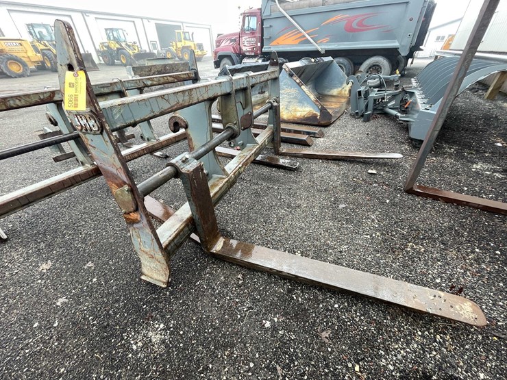 #5066-•-set-of-forks-with-quick-attach-mount-image-1