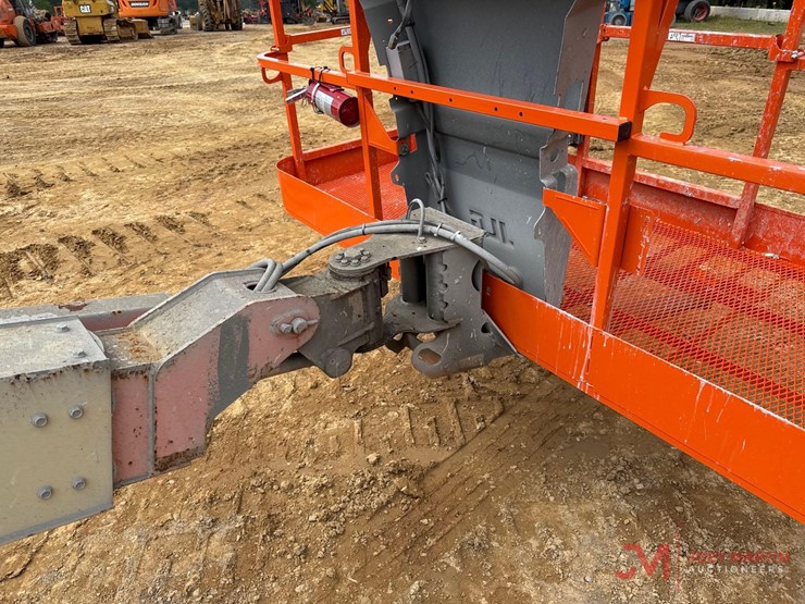 2017-jlg-400s-image-9