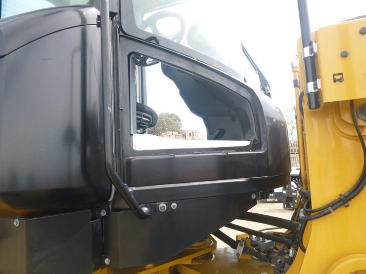 2022-caterpillar-930m-image-32