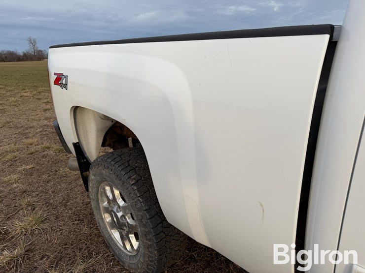 2011-chevrolet-2500hd-image-17
