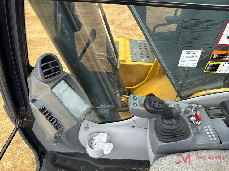 2021-deere-200g-image-21