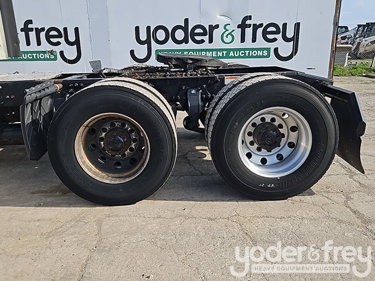 2019-freightliner-cascadia-125-image-12