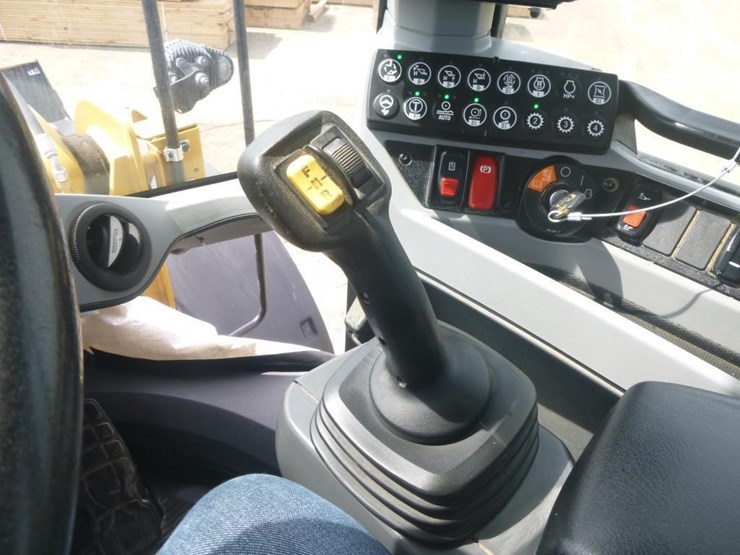 2022-caterpillar-930m-image-15