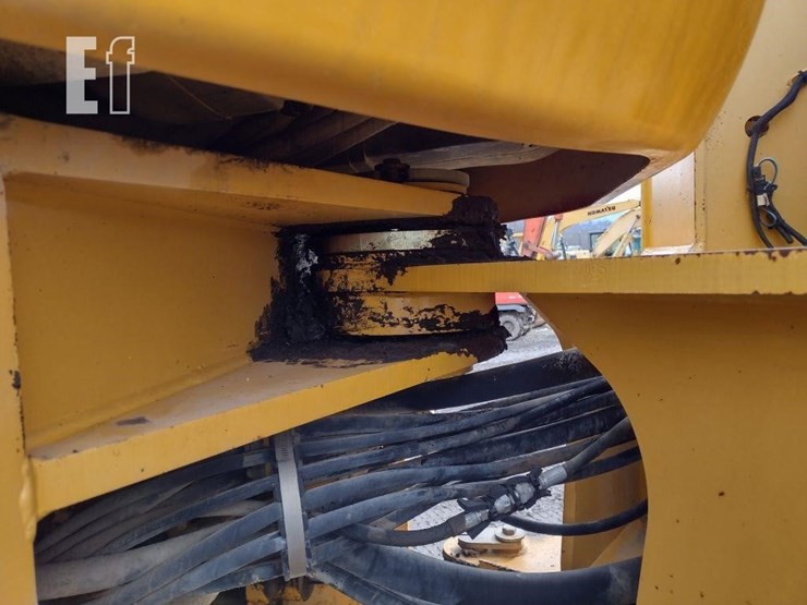 2003-deere-744j-image-21