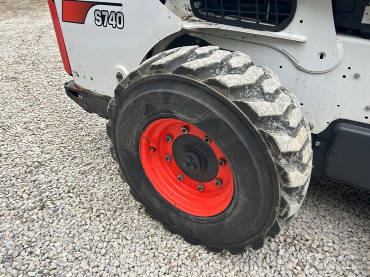 2022-bobcat-s740-image-13