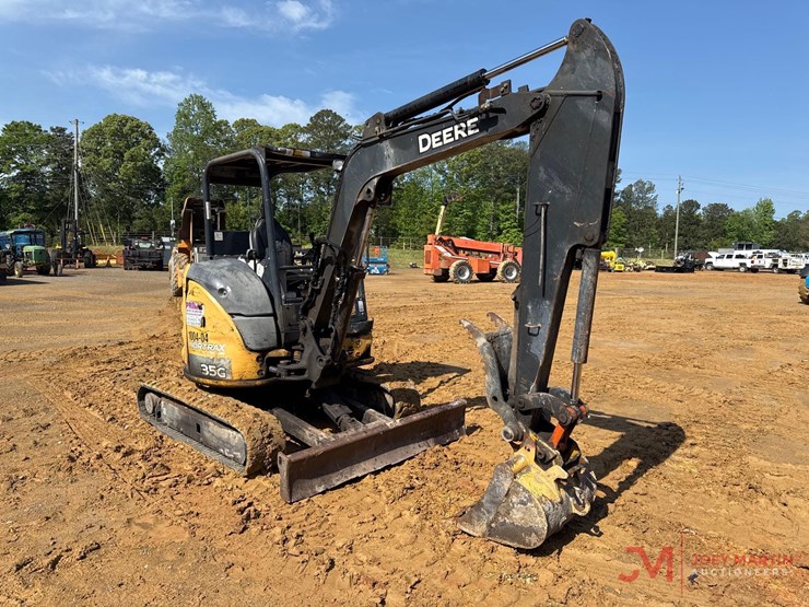 2016-deere-35g-image-3