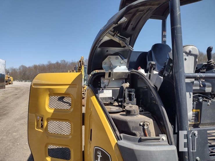 2022-deere-35g-image-35